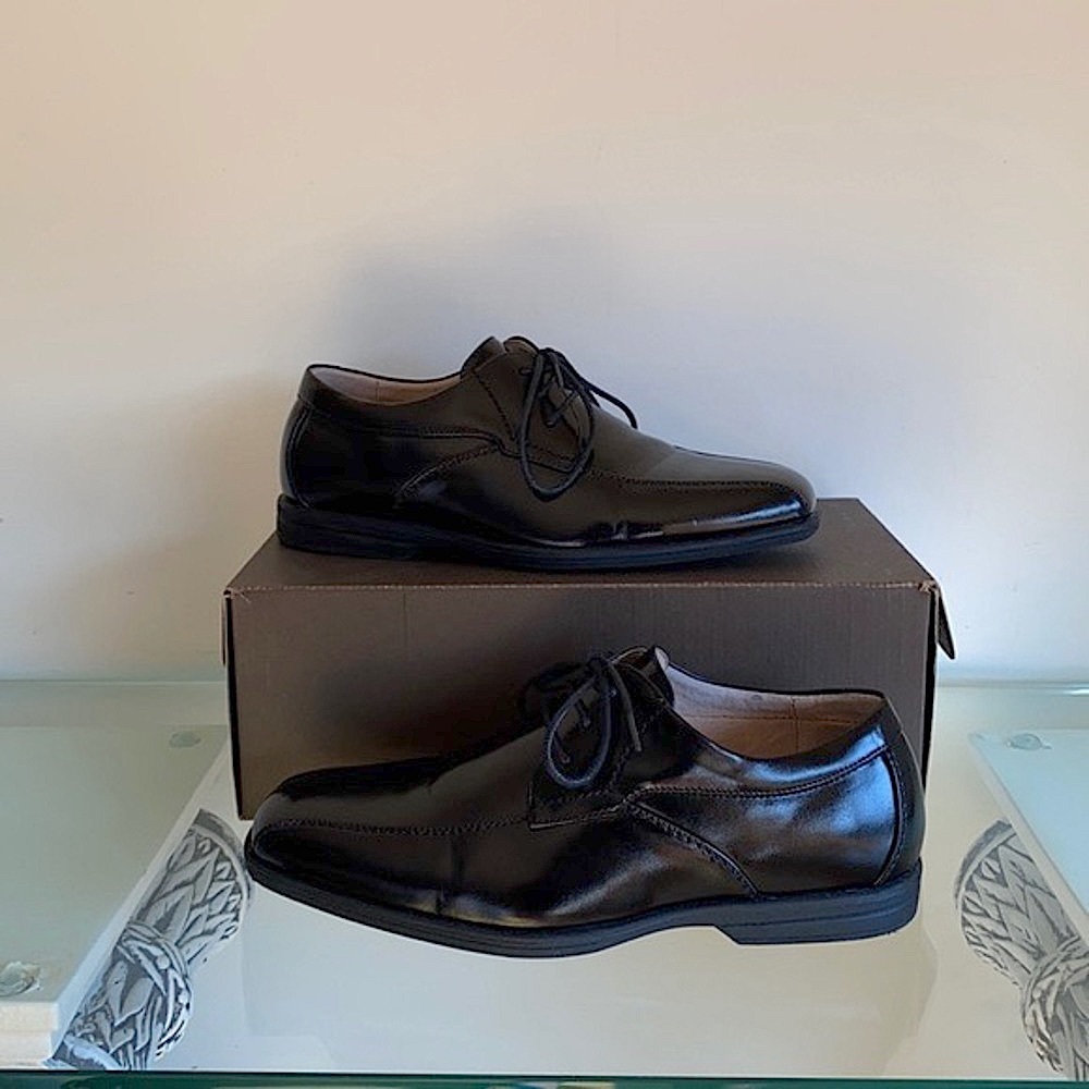 Florsheim. Boy’s dress shoes.